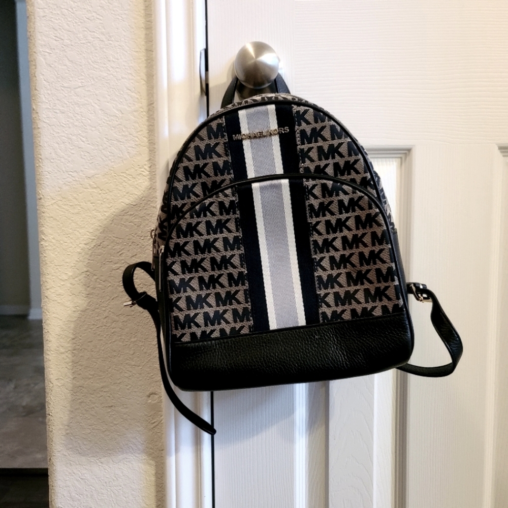 MICHAEL KORS ABBEY MD BACKPACK